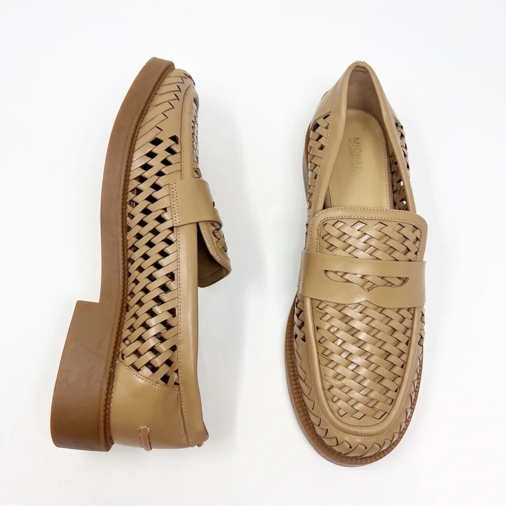 [MK] Tan Woven Loafers - Picture 2 of 7